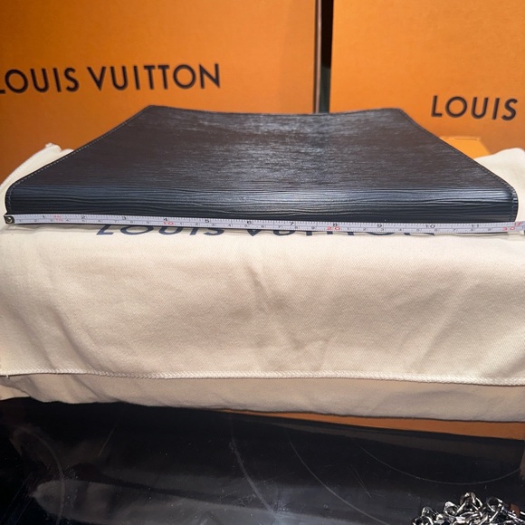 Auth LOUIS VUITTON Pochette Trapeze Clutch Black Epi Leather Bag France MI1920 - Picture 8 of 13